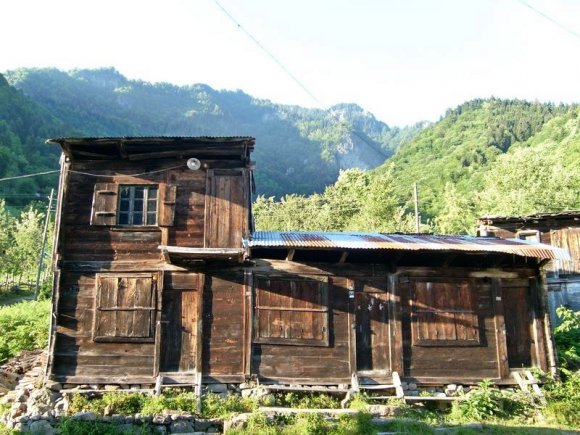A wooden house in Macahel.