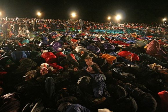 Gallipoli, Anzac Cove - Anzac Day 2007, People waiting in their sleeping bags at night