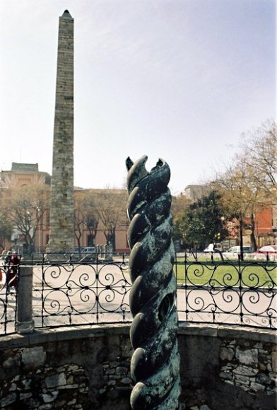 Serpentine Column