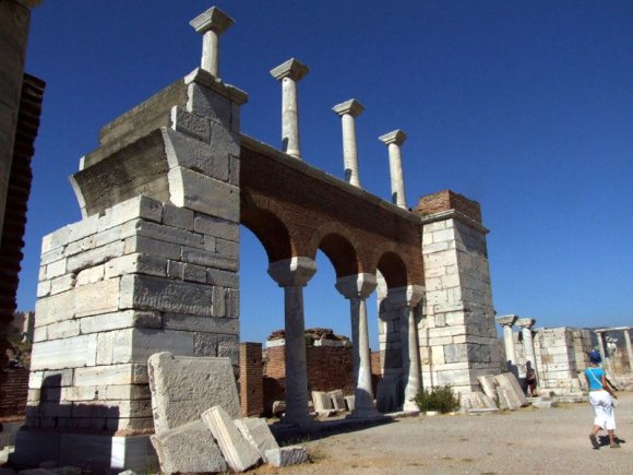 Selçuk - St John Basilica. The basilica is on the slopes of Ayasoluk Hill, just below the fortress. St John is believed to spent
