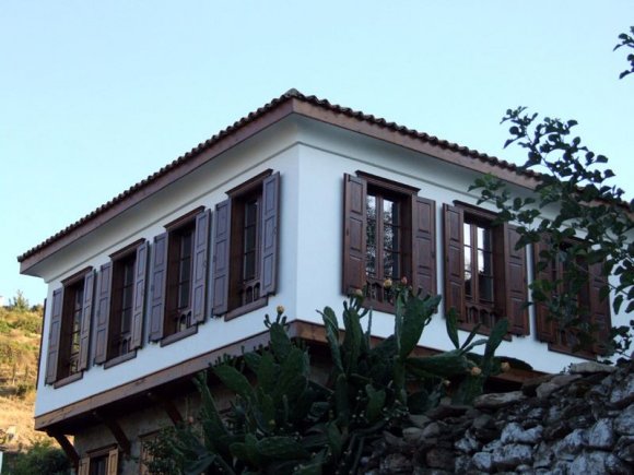 Şirince - A house in Şirince. Most houses built in 19. century or earlier when Sirince was predominantly a Greek village.